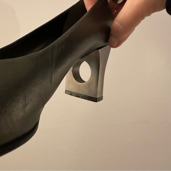 Proxy Spain square toe Heels. size 6.5. Grey metallic. Cut out circle‎ in heel. - Picture 7 of 12